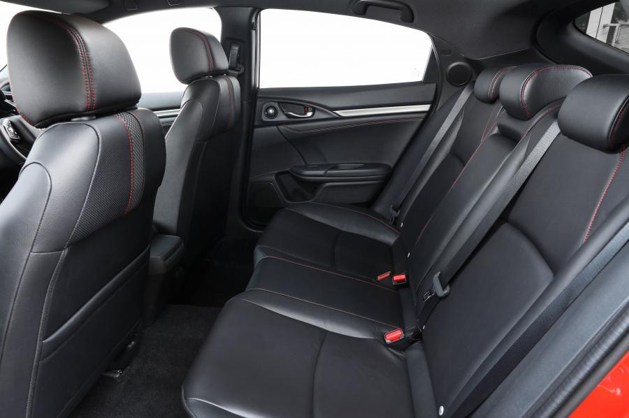 Интерьер Honda Civic RS Hatchback (FK) 2020 года  (AU) (фото 31 из 42)